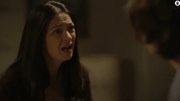 Ηλέκτρα (4/3): Η Ηλέκτρα επιτίθεται στον Παύλο μέσα στην κάμαρα του - Απειλεί να τον σκοτώσει