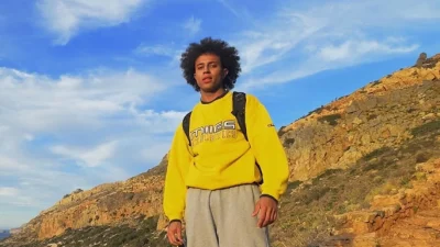 Ηρακλής Τσουζίνοφ: Αγνώριστος με ξανθό πλατινέ και κοντοκουρεμένο μαλλί - Το νέο κεφάλαιο στη ζωή του μετά το GNTM