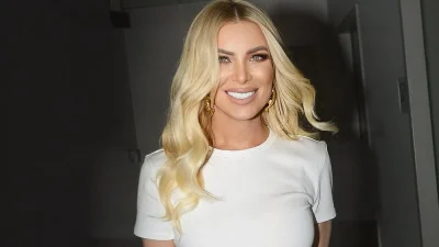 Η Κατερίνα Καινούργιου φόρεσε το πιο "δύσκολο" τζιν της άνοιξης - Είναι η τάση που διχάζει