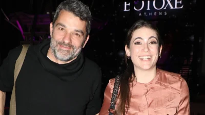 Πέτρος Λαγούτης & Μάρθα Λαμπίρη Φεντόρουφ: Για φαγητό σε γνωστό εστιατόριο - Ο φακός τους ''τσάκωσε'' στα καλύτερά τους να περπατάνε αγκαλιά