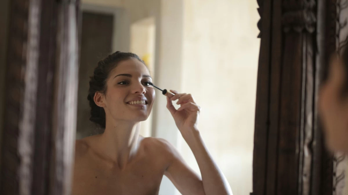 Μάσκαρα: Όλα τα μυστικά για να επιλέξεις την κατάλληλη- ανάλογα με το βουρτσάκι- και να την εφαρμόσεις σωστά!