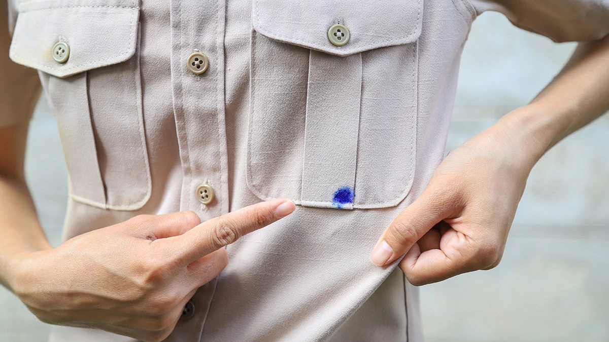 Λεκές από μελάνι στα ρούχα: Το viral βίντεο στο Tik Tok με το έξυπνο κόλπο για να τον εξαφανίσεις