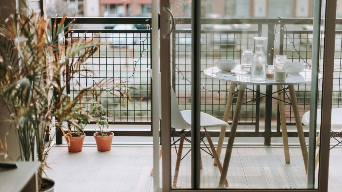 10 ιδέες διακόσμησης μικρού μπαλκονιού - Εύκολες λύσεις για να φαίνεται μεγαλύτερο