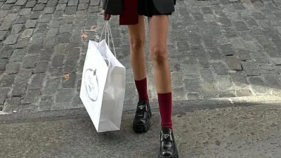 Μίνι μαύρη φούστα: Ξέρεις ποια θα φορέσεις την άνοιξη; Μόνο αυτά τα 3 σχέδια θα βλέπεις παντού το 2024