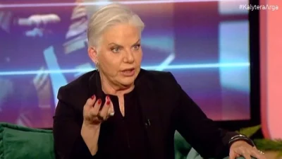 Νανά Παλαιτσάκη: «Η μαμά ήταν εσωτερική στις καλόγριες! «Ο πατέρας μου σκοτώθηκε σε ένα ηλίθιο...» - "Έσπασε" τη σιωπή της για την οικογένεια, το παιδί και τους γάμους της