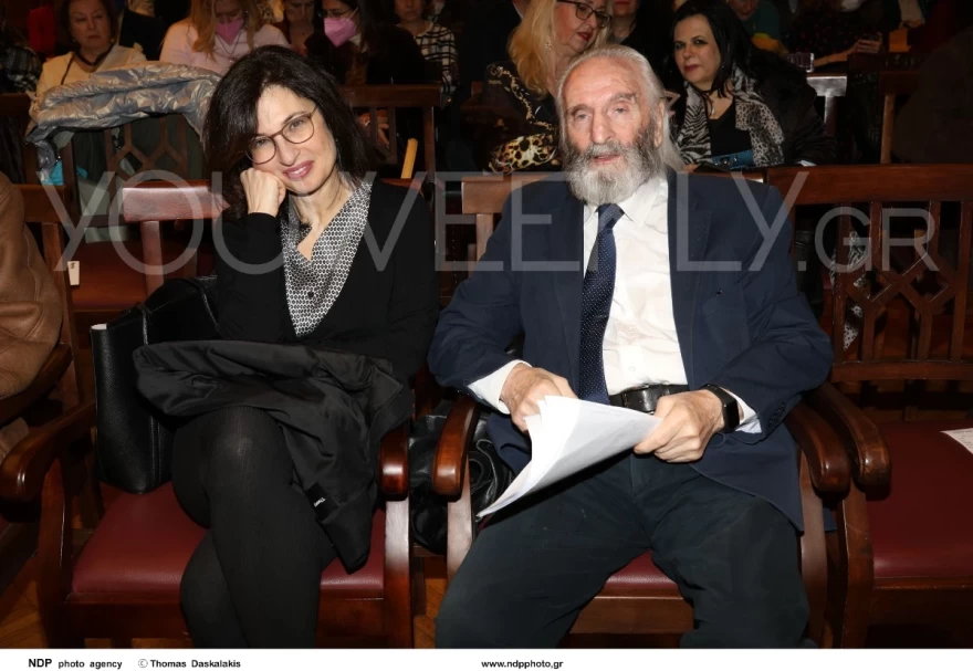 Σύζυγος Χρυσούλας Διαβάτη και κόρη