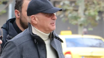 Νίκος Δένδιας: Νέα κοινή έξοδος με την κομψή σύζυγό του, Δάφνη Λάλα - Περπατούσαν χέρι χέρι με ιδιαίτερα κομψό outfit