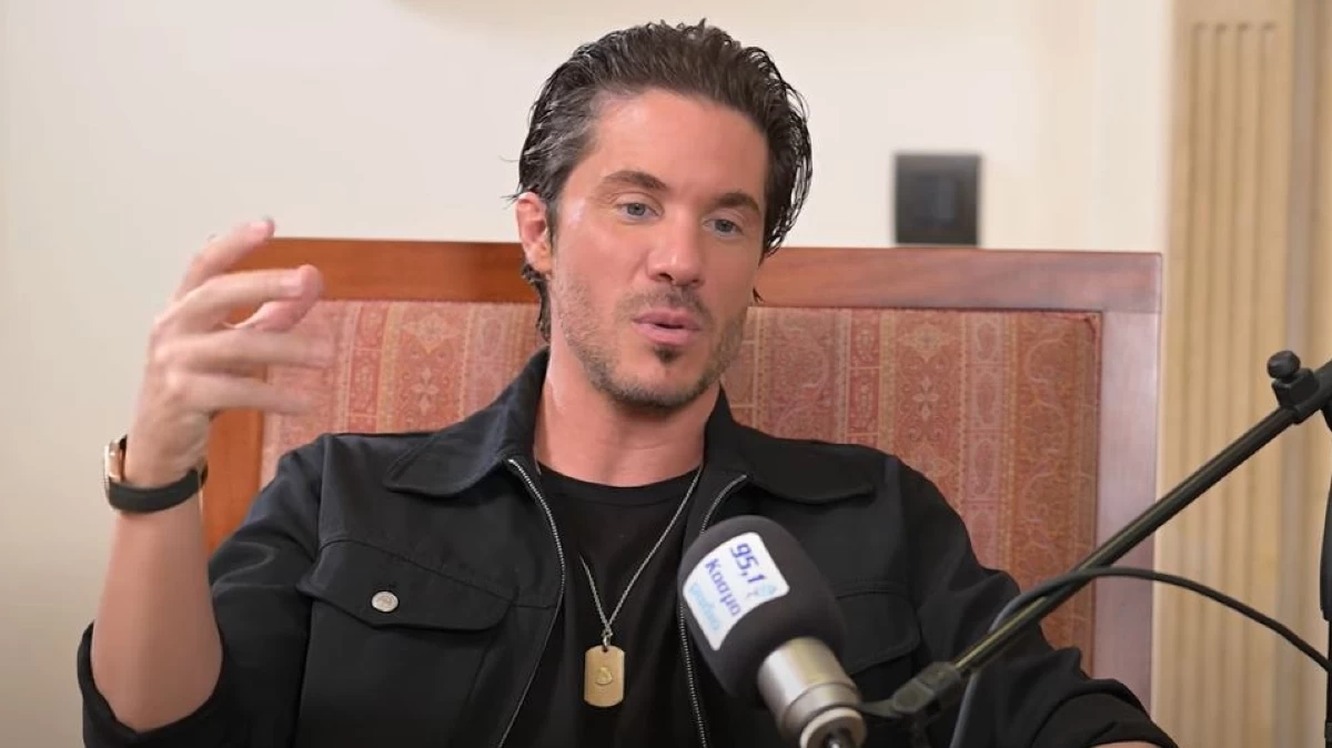 Νίκος Οικονομόπουλος: «Το τραύμα των παιδιών είτε χωρίσουν οι γονείς τους είτε τους χάσουν, δεν είναι κάτι που σβήνει...» - Η εξομολόγηση για το διαζύγιο των γονιών του