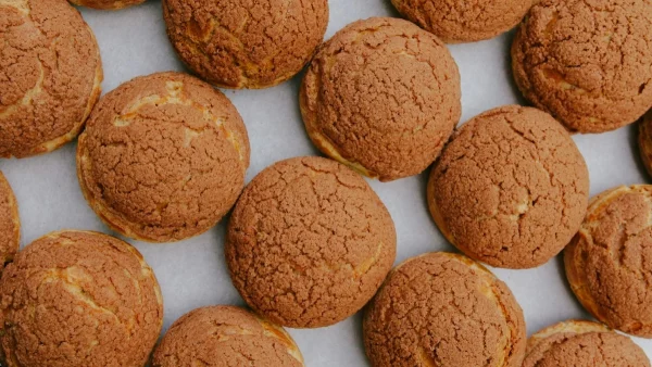 Για τις αρχάριες στην κουζίνα: Νηστίσιμα κουλουράκια πορτοκαλιού - Έτοιμα σε 10 λεπτά