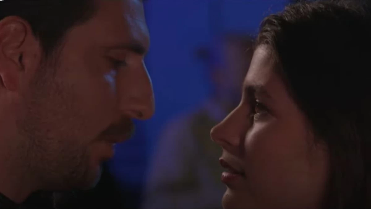 Σασμός (22/3): «Ήθελα χρόνο, όμως είμαι εδώ...» - Της κάνει πρόταση γάμου και το ανακοινώνει στην οικογένεια της