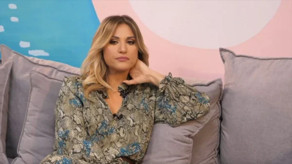 Σοφία Παυλίδου: «Στην εγκυμοσύνη μου είχα γίνει ένα τέρας με τεράστια κοιλιά. Πήγα 43 νούμερο παπούτσι από 38»