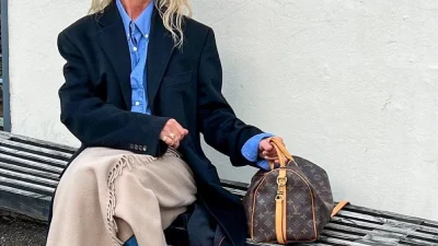 5 πουκάμισα που οι γυναίκες άνω των 45 έχουν στάνταρ στην ντουλάπα τους