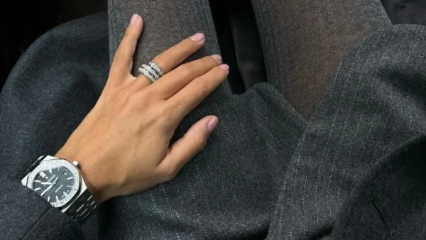 Statement κοσμήματα: 8 κανόνες styling για να φορέσεις σωστά τη μεγάλη τάση της άνοιξης