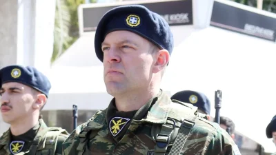 Στέφανος Κασσελάκης: Οι πρώτες εικόνες από την στρατιωτική του θητεία στην Θήβα - Συγκινημένος ο Τάιλερ και ο πατέρας του