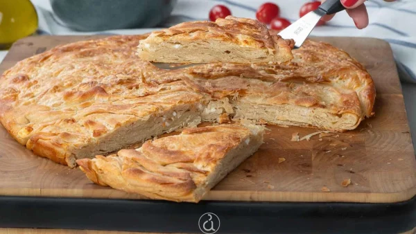 Tυροκούλουρο στριφτό Θεσσαλίας από την Αργυρώ - Με φέτα και στρώσεις τραβηχτών φύλλων