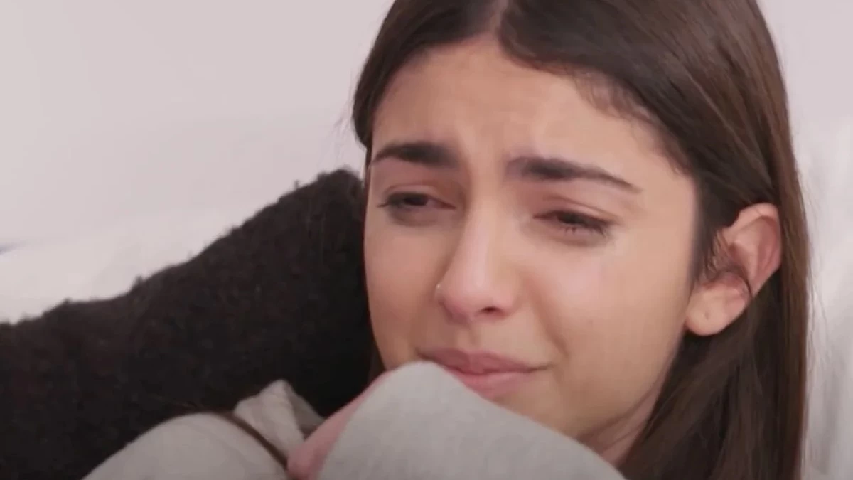 Γη της Ελιάς: Σπαρακτικό - Δείτε την τραγική στιγμή που η Βασιλική αναγνωρίζει το πτώμα του Φίλιππου πριν παιχτεί στην τηλεόραση