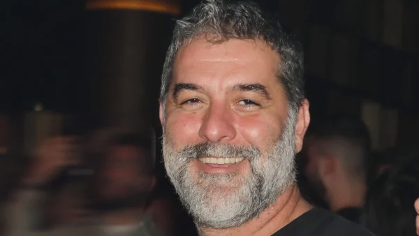 Βασίλης Μπισμπίκης: Στα μπουζούκια 10 ημέρες από το διπλό έμφραγμα - Η πρώτη του δημόσια εμφάνιση