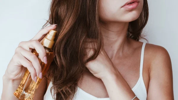 Aυτό το πολυτελές λάδι μαλλιών εκτός από best seller έχει & χιλιάδες θετικές κριτικές στην κατηγορία του!