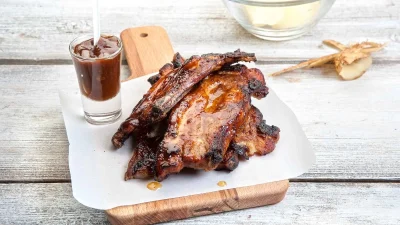 Χοιρινά παϊδάκια: Πως να σας καραμελώσουν με bbq sauce και να ψηθούν τέλεια - Τα μυστικά της Μπαρμπαρίγου