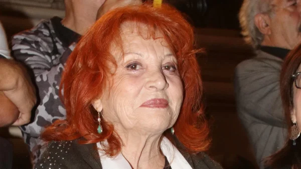 Χρυσούλα Διαβάτη: Σπάνια τους βλέπουμε μαζί - Η έξοδος του συζύγου της, Νικήτα Τσακίρογλου, με την κόρη τους, Λήδα