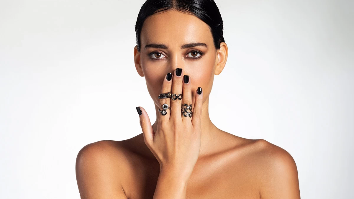 Βαρέθηκες τα ίδια και τα ίδια; Αυτές είναι οι πιο εκρηκτικές τάσεις στα κοσμήματα που θα σε κάνουν να ξεχωρίσεις