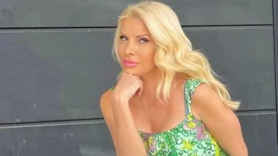 Ελένη Μενεγάκη: Περνάει και μόνη της καλά – Μας δείχνει το εσωτερικό του σπιτιού της