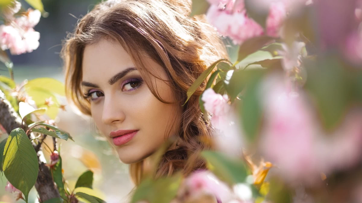 Με αυτά τα 4 κόλπα θα προσαρμόσεις το foundation που έχεις ήδη στη νέα σεζόν δείχνοντας πιο φρέσκια από ποτέ!