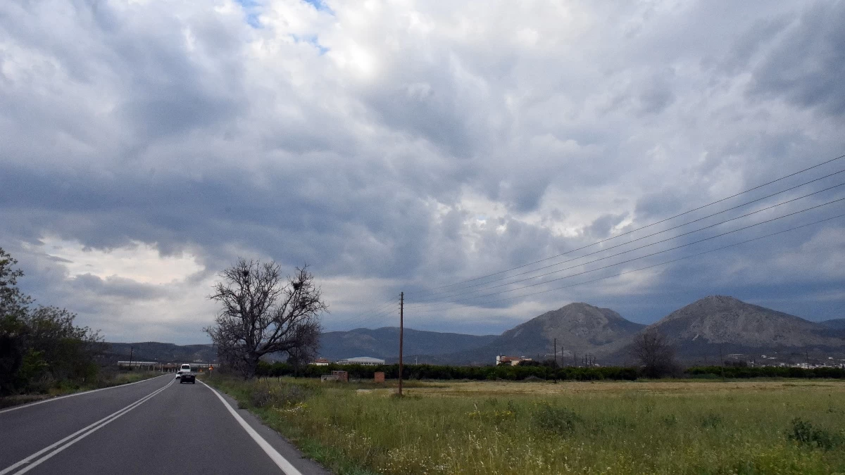 Καιρός 21/4: Στα ορεινά θα πέσουν χιόνια - Τοπικές βροχές στην υπόλοιπη χώρα