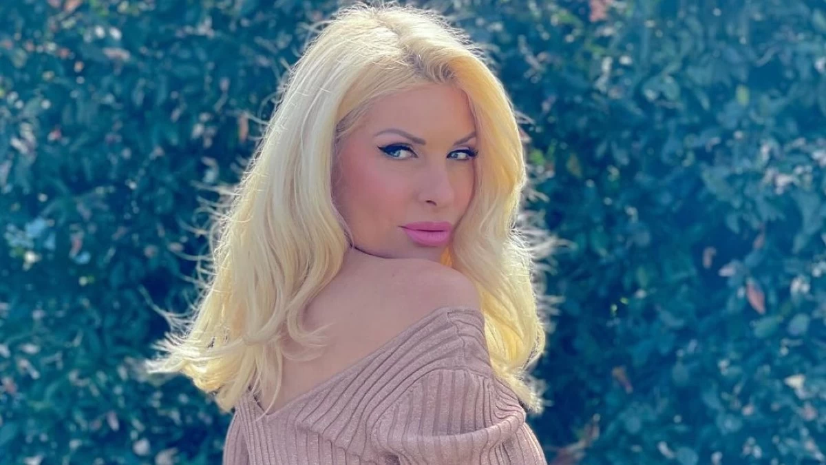 Ελένη Μενεγάκη: Ποζάρει στα 54 της με μπικίνι και μετράει αντίστροφα για το καλοκαίρι