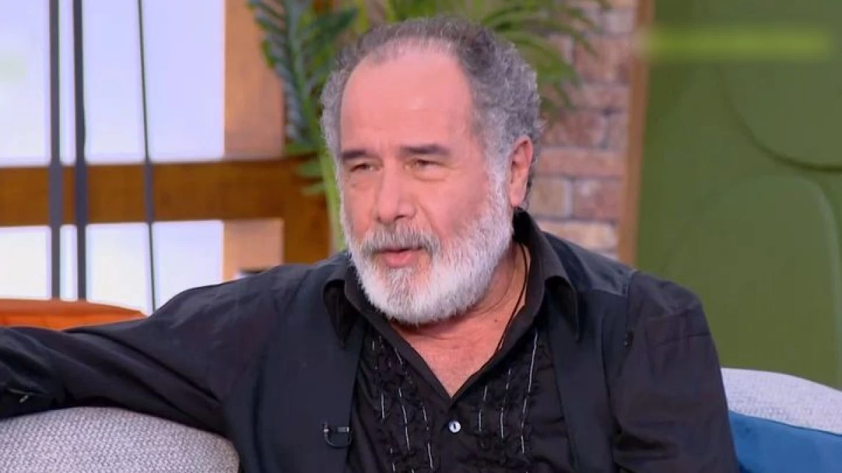 Θοδωρής Κατσαφάδος για «Μάρτυρα κατηγορίας»: «Είναι βασανιστικό να παίζω σε μία παράσταση που δεν με θέλουν»