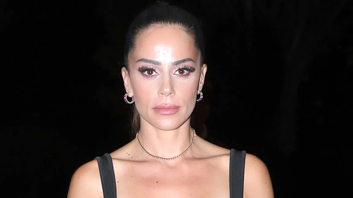 Μαρία Αντωνά: Με καυτό ροζ σορτσάκι και crop top στην πρώτη δημόσια έξοδο μετά το χωρισμό από τον Σοϊλέδη