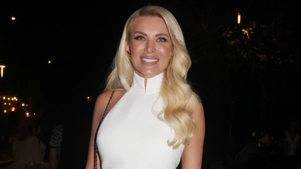 Κατερίνα Καινούργιου: Με μπλε μάτια, καστανά μαλλιά και τρία μόνο δόντια - Η σπάνια φωτογραφία από την παιδική της ηλικία