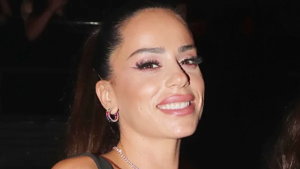 Τράκαρε με ράπερ η Μαρία Αντωνά - Το αυτοκίνητό της έπεσε πάνω σε καφετέρια (Φωτογραφία)