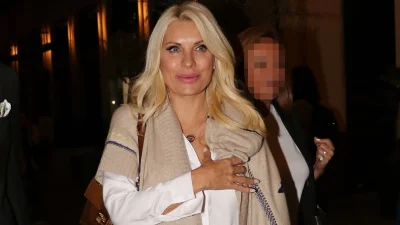 Ελένη Μενεγάκη: Με ιδιαίτερο χτένισμα και κομψό μακιγιάζ - Σπάνια νυχτοπερπατήματα για την παρουσιάστρια το βράδυ της Δευτέρας 8/4