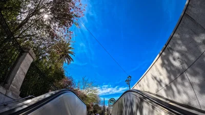 Ηλιόλουστος ο καιρός σήμερα 4/4 - Σε ποιες περιοχές πιθανώς θα βρέξει;