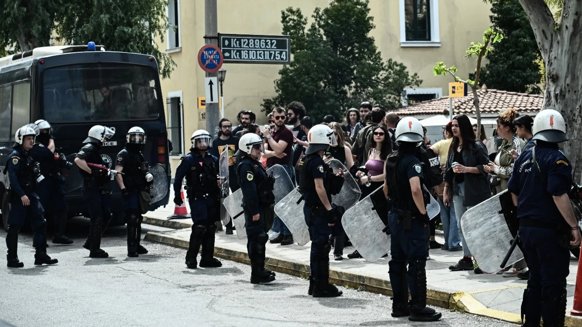 Άγιοι Ανάργυροι: Η Υποδιοικήτρια του αστυνομικού τμήματος θα έπρεπε να έχει αποστρατευτεί