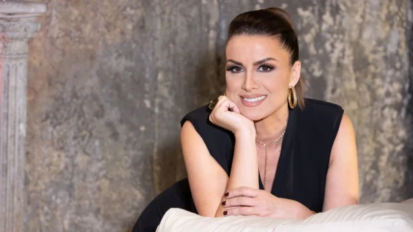 Άννα Δρούζα - Όσα (δε) λέμε: Επιστρέφει στην τηλεόραση μετά από 9 χρόνια, με καλεσμένο τον Στέφανο Κασσελάκη