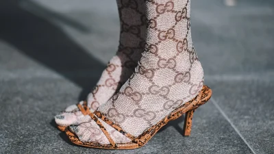 Τα mules: Η απόλυτη τάση της σεζόν & 6 σχέδια για να τα φορέσεις από casual μέχρι και chic εμφανίσεις