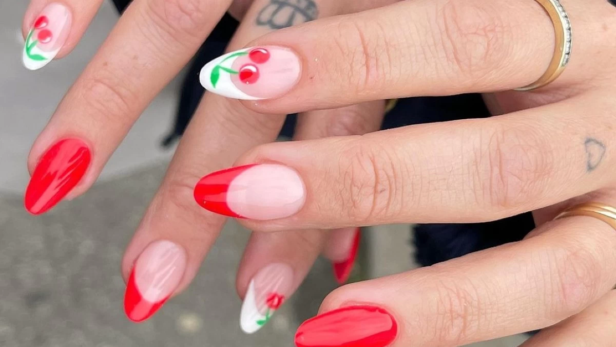 Cherry nails: Είναι το πιο φρέσκο μοτίβο για ένα εντυπωσιακό μανικιούρ το Πάσχα!