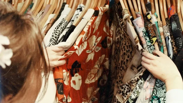 Το κόλπο της ντουλάπας - Διάσημη στυλίστρια αποκαλύπτει 6 tips για να αλλάξεις στυλ χωρίς να αγοράσεις καινούργια ρούχα