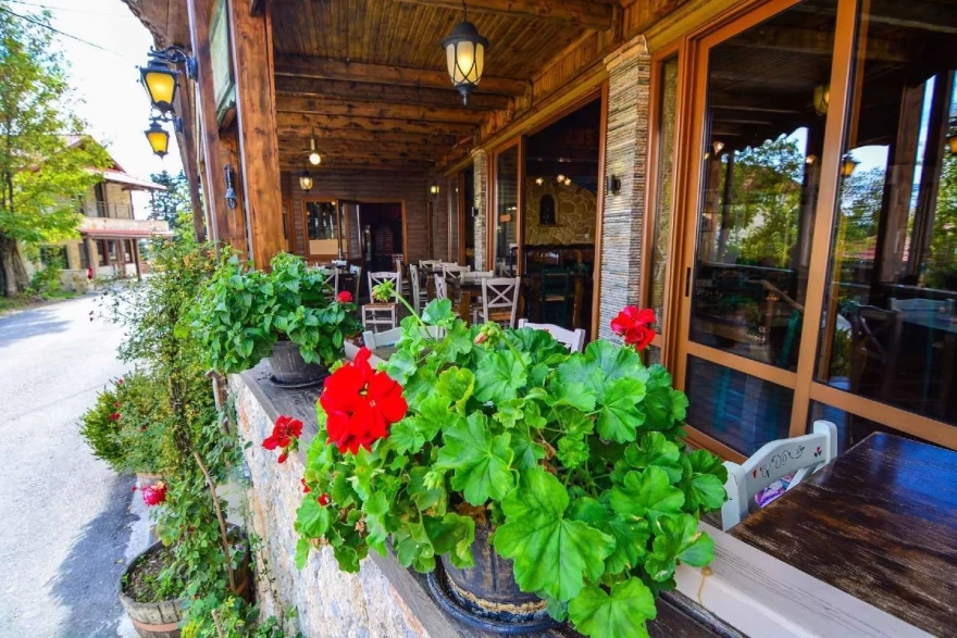 Στου Δεκλερή στα Τρίκαλα Κορινθίας