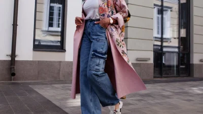 Αυτό το τζιν από τα 00s είναι η μόνη τάση που θα θέλεις να φοράς από εδώ και στο εξής