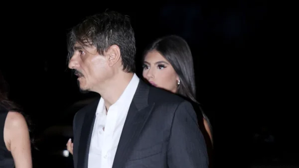 Δημήτρης Γιαννακόπουλος: Σπάνια εμφάνιση του Dpg με την σύζυγο και την καλλονή κόρη του - Η μία στα σατέν και η άλλη με στρας και σκίσιμο στα πόδια