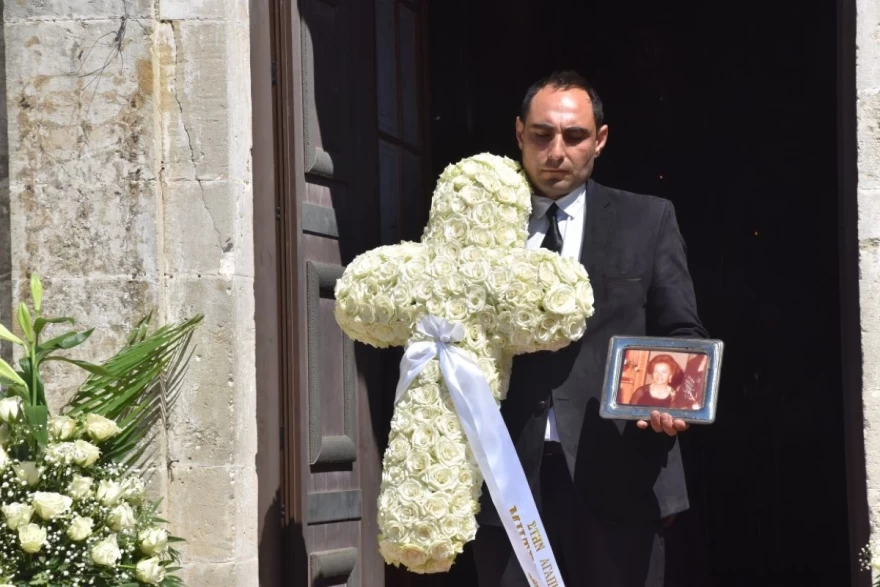 Κηδεία μητέρας Έλλη Στάη