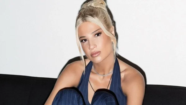 Φαίη Σκορδά: Πιο αποκαλυπτική από ποτέ, με μαύρο "καυτό" στράπλες φόρεμα