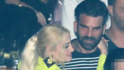 Ιωάννα Τούνη: Είχε αρπάξει τον Δημήτρη Αλεξάνδρου από τον λαιμό και τον φιλούσε παθιασμένα - Τους κοιτούσαν όλοι στα μπουζούκια