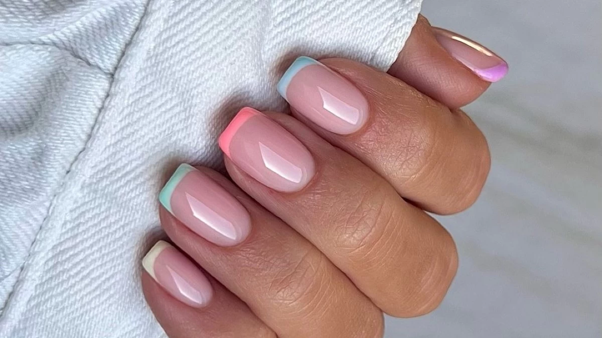 Γαλλικό μανικιούρ: Με αυτές τις trendy εκδοχές του θα δώσεις μια ανοιξιάτικη νότα στα νύχια σου!