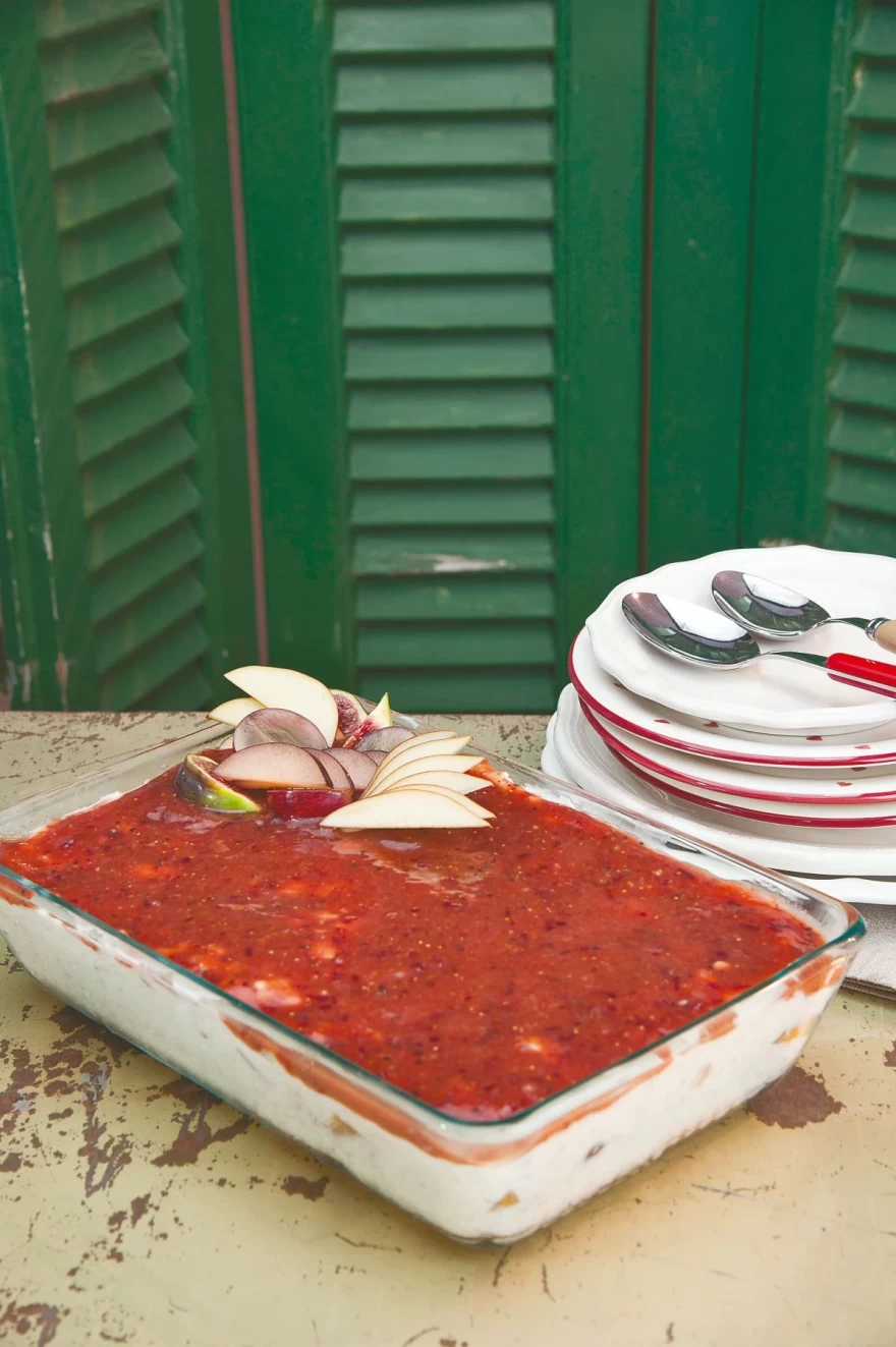 Πανεύκολο γιαουρτογλυκό ψυγείου με μπισκότα πτι-μπερ - Θα το λατρέψουν μέχρι και τα παιδιά