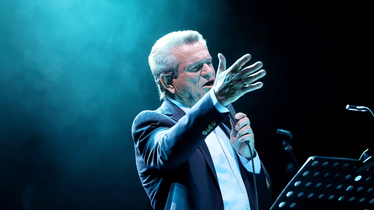 Γιώργος Μαργαρίτης: «Άμα σου ρίξω εγώ εσένα, πάνω στο κεφάλι σου, τι θα έκανες;» - Ένταση στο νυχτερινό κέντρο που εμφανίζεται με τη λουλουδού