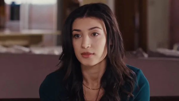 Η γη της ελιάς: Πιάνει στα πράσα τον άντρα της με την ερωμένη του - Το μυστικό της απιστίας του βγαίνει στην επιφάνεια